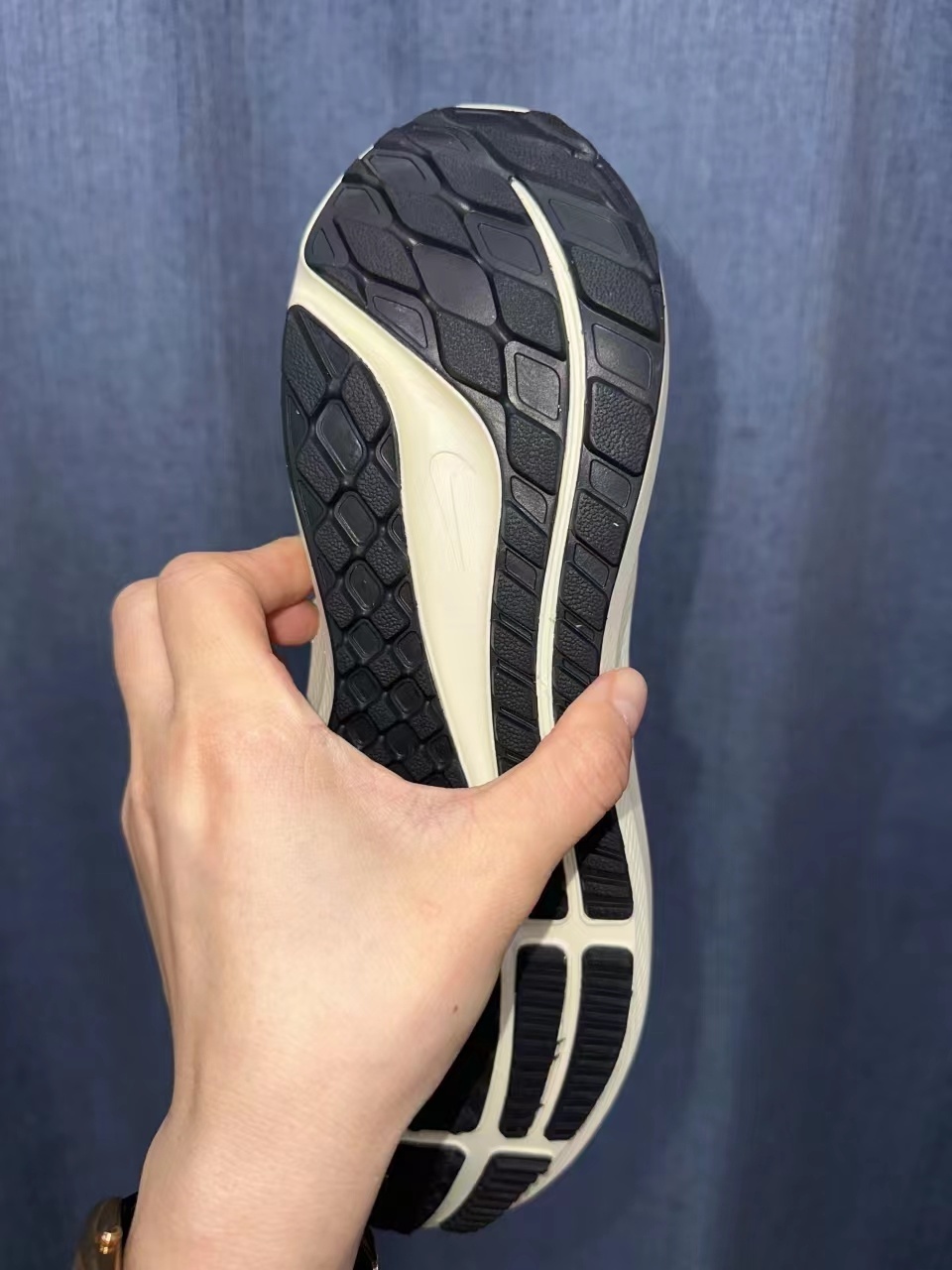 Nike Pegasus Ash, White and Black